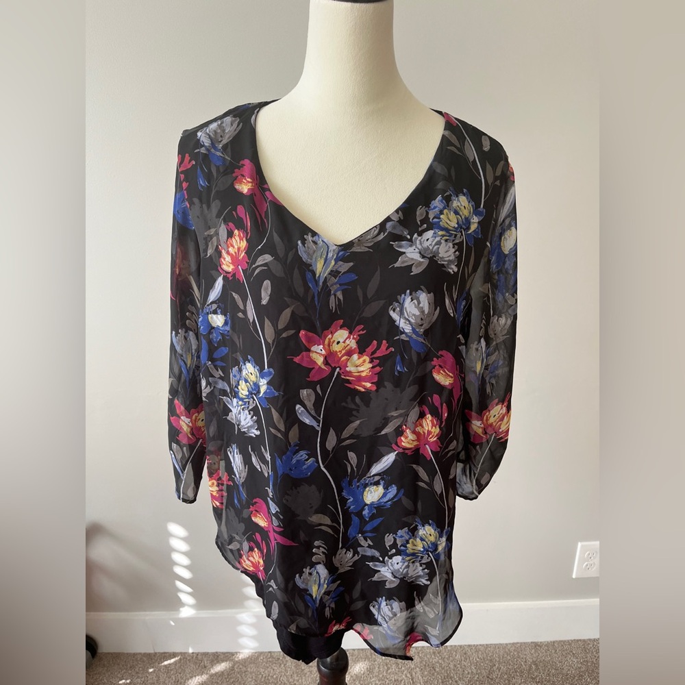 Women’s size large apt 9 black floral polyester blouse